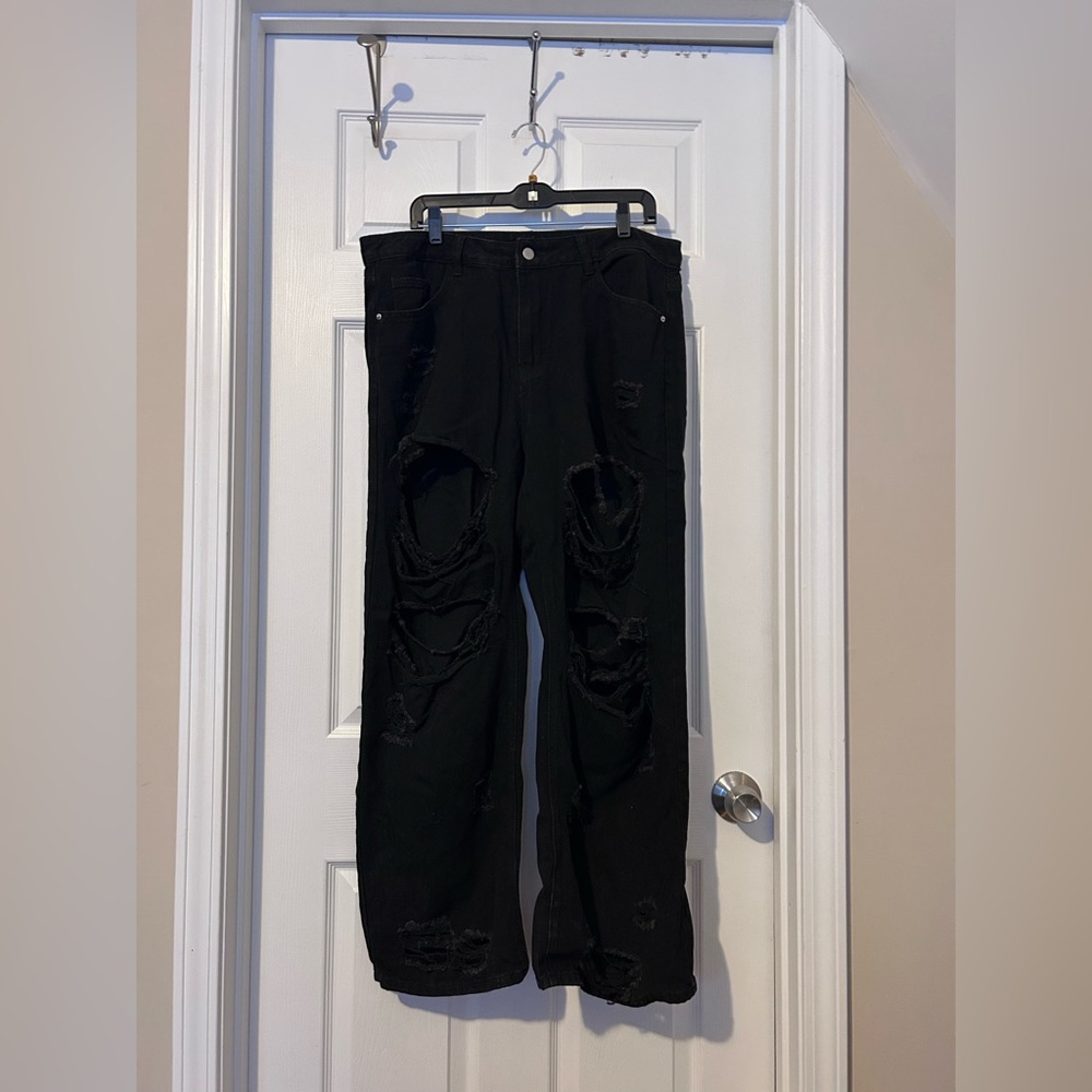 SHEIN Black Distressed jeans